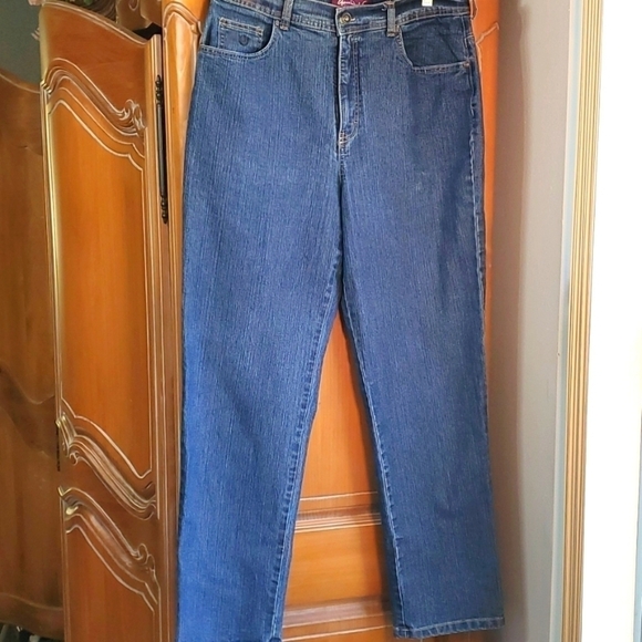 GLORIA VANDERBILT, women's blue jeans size 14. Amanda style. Mid rise Average. - Picture 1 of 9